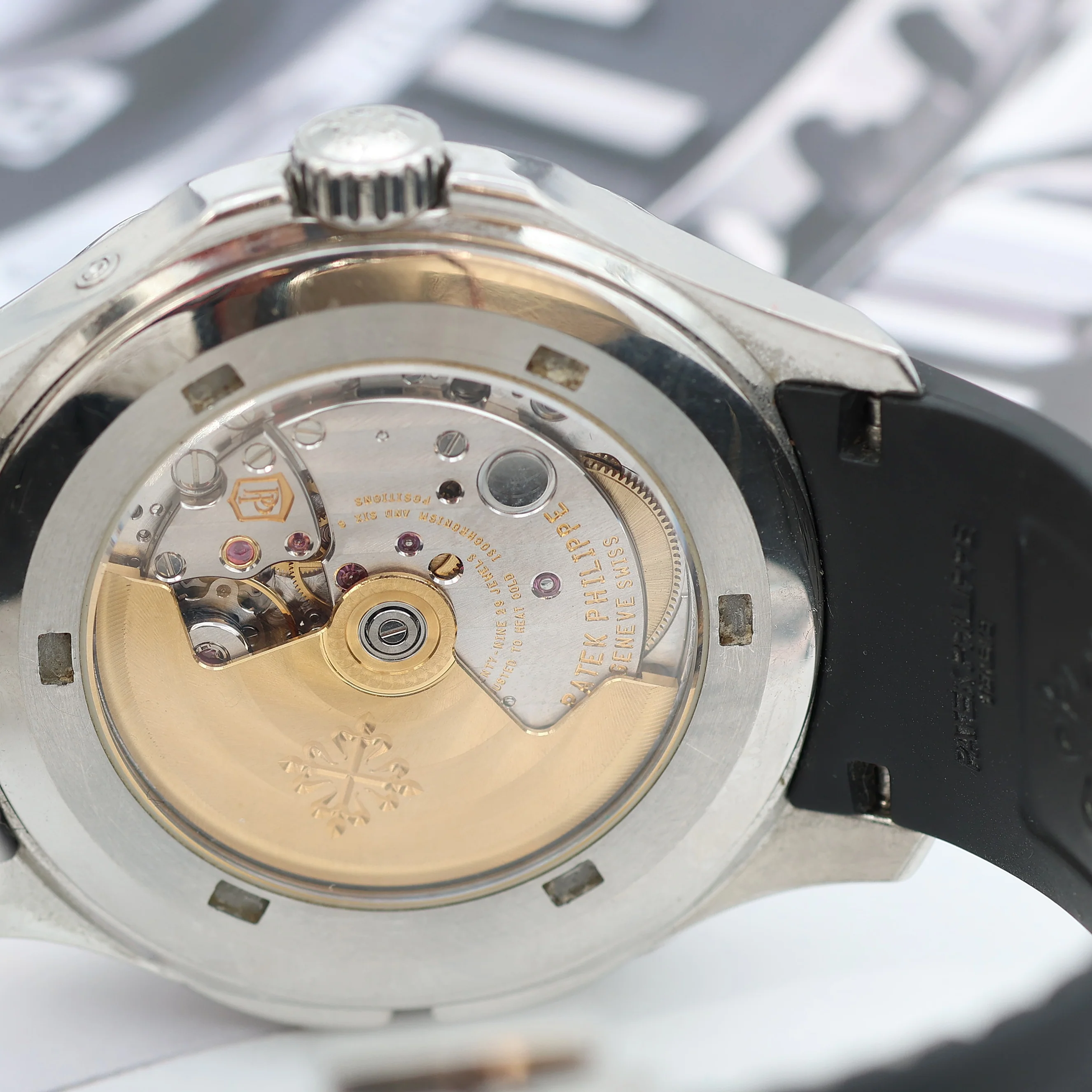 Patek Philippe Aquanaut Travel Time ref. 5164A - Full Set - Image 3
