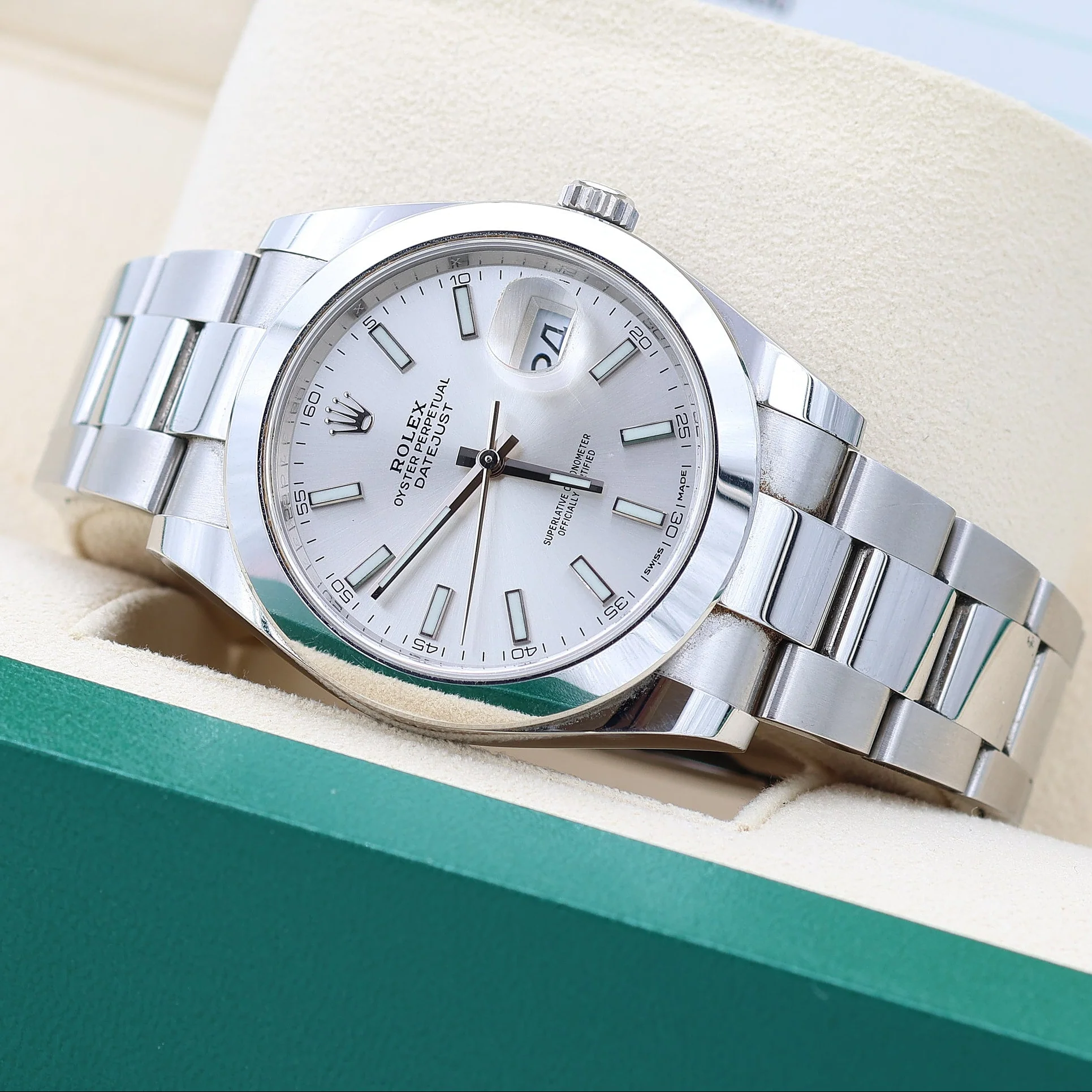 Rolex Datejust ref. 126300 Silver Dial Oyster bracelet - Full Set