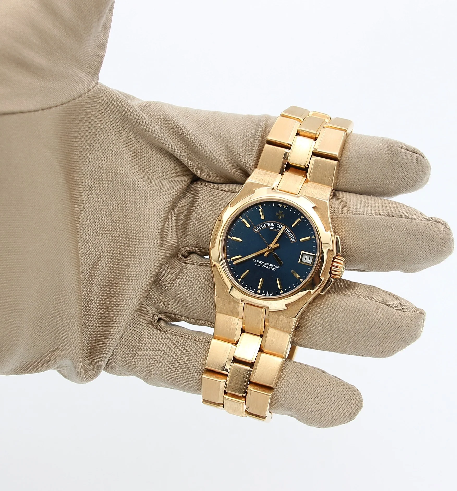 Vacheron Constantin Overseas ref. 42050/423J 18K Gold - Blue Dial - Image 3